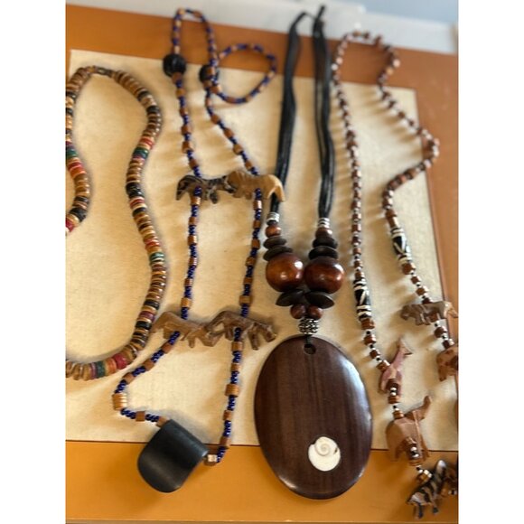 Lot Of Handmade Wooden & Beaded Animal-Themed Necklaces With Unique Pendant Acce - Picture 9 of 16